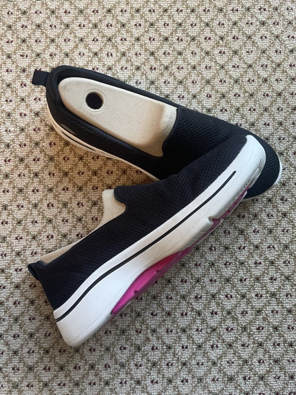 Brand New in Box - Skechers Arch Fit Slip Ons - Black/Hot Pink/White Size 11